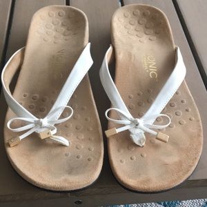 Vionic Thongs